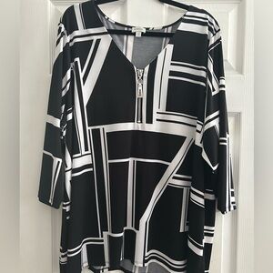 AVENUE Black/White Geometric Blouse w/ Zipper Neckline and 3/4 sleeves 22/24
